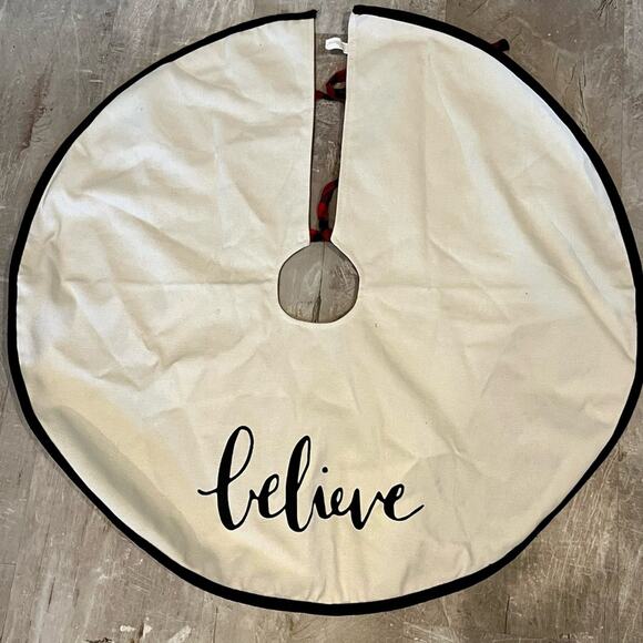 Reversible red plaid tree skirt - Picture 2 of 2